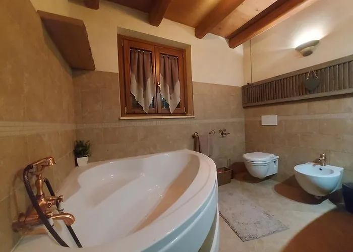 Bed & Breakfast Corte Colli Antichi 4*